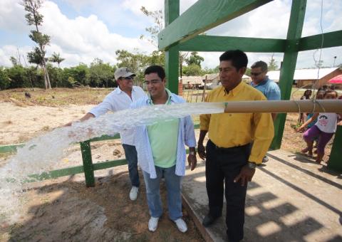Prefeito acaba com exclusão de 25 anos sem água potável em comunidade